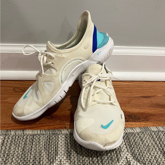 Nike Running Sneakers, Size 6 - Picture 3 of 13